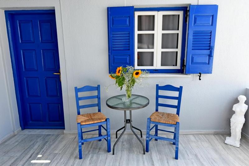 Foto dalla galleria di Lunar Santorini Hotel a Perissa