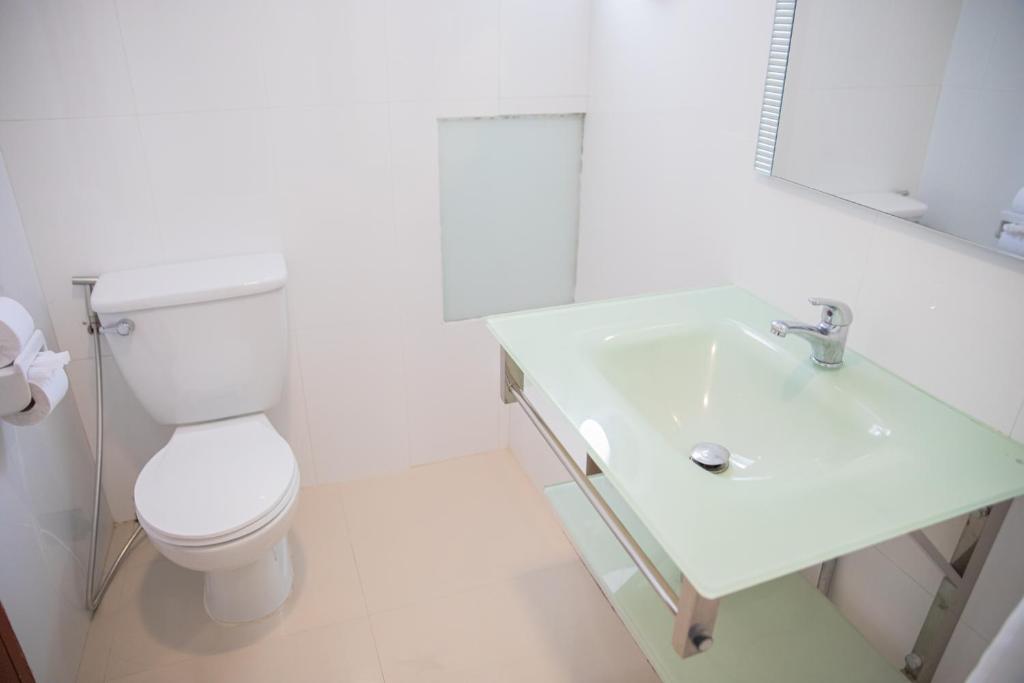 Koupelna v ubytování Baiyoke Suite Hotel