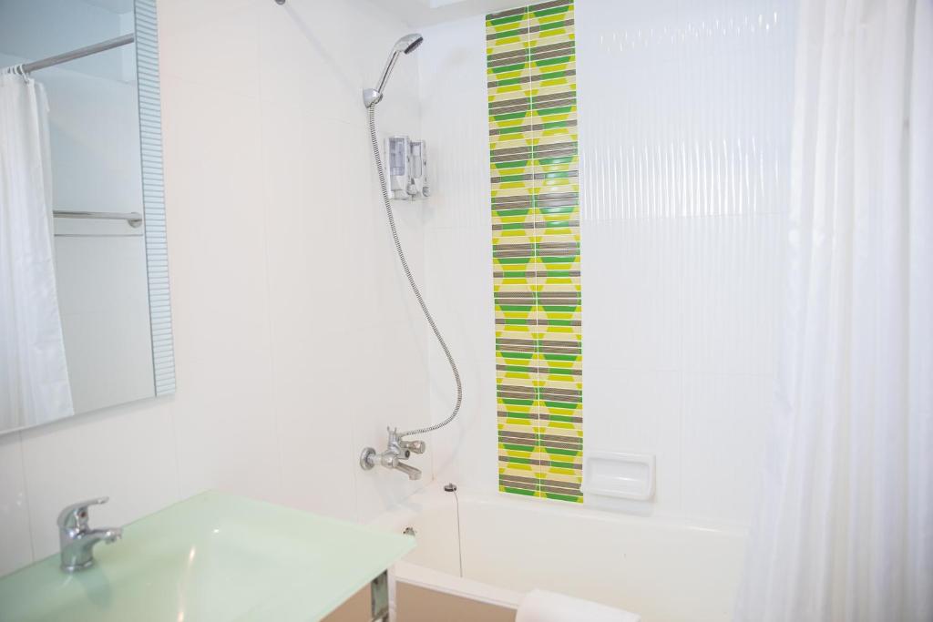 Koupelna v ubytování Baiyoke Suite Hotel
