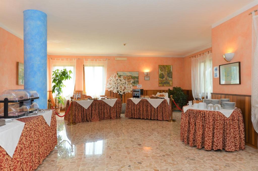 TV a/nebo společenská místnost v ubytování Albergo Panoramica