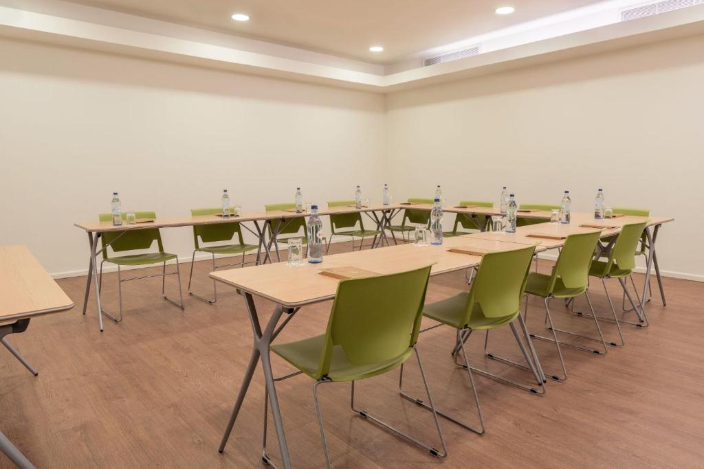 Neat Hotel Avenida - Resim 35