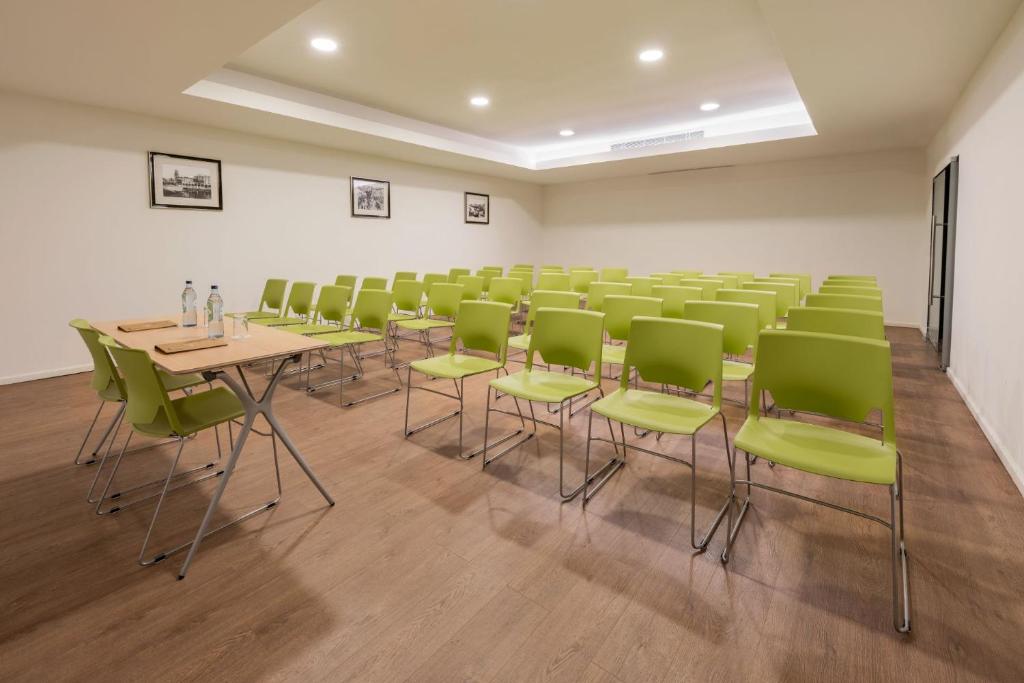 Neat Hotel Avenida - Resim 36