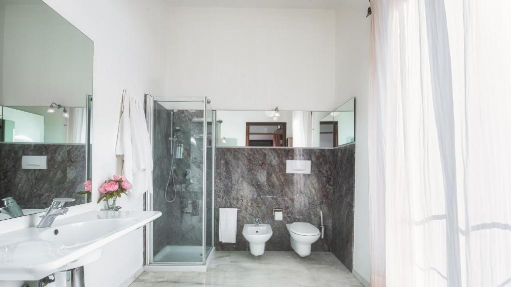 A bathroom at Villa Croci 26