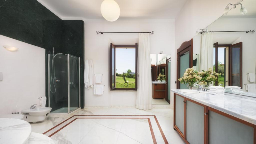 A bathroom at Villa Croci 26