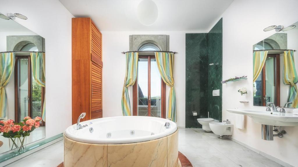 A bathroom at Villa Croci 26