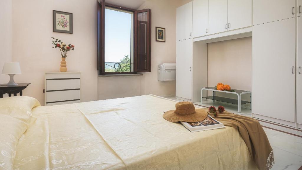 A bed or beds in a room at Villa Croci 26