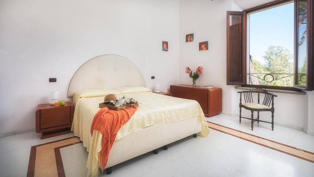 A bed or beds in a room at Villa Croci 26
