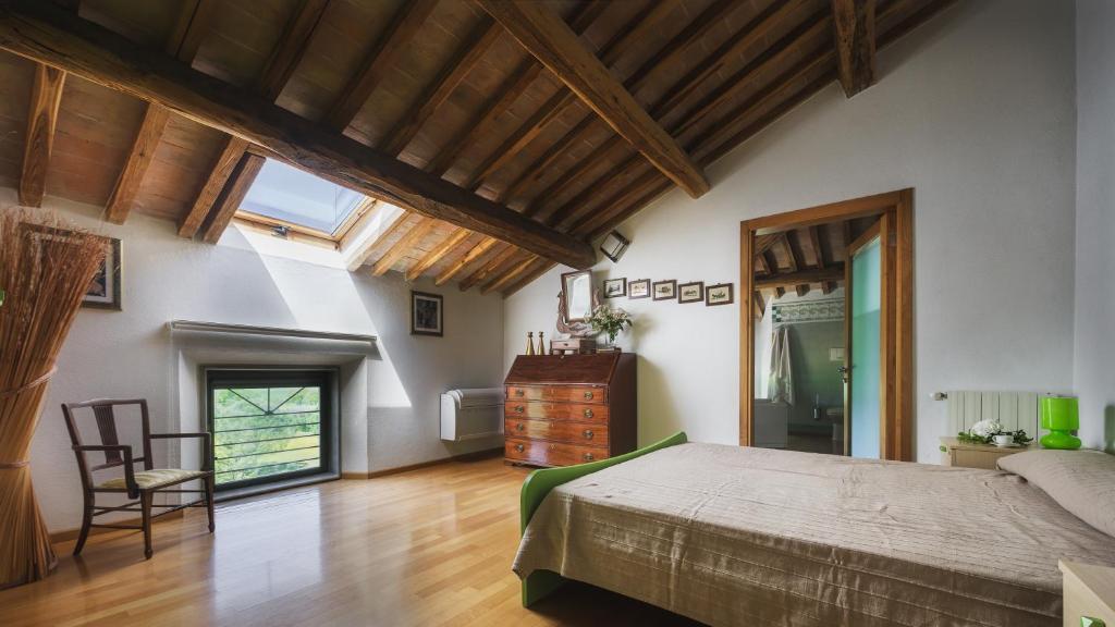 A bed or beds in a room at Villa Croci 26
