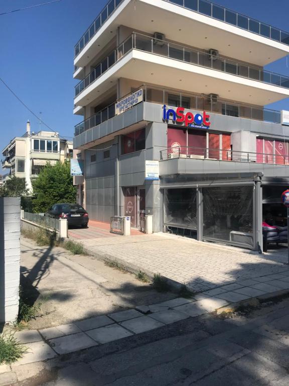 Το κτήριο όπου στεγάζεται  το διαμέρισμα