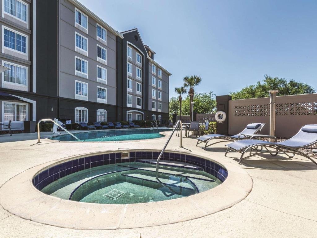 La Quinta by Wyndham Orlando Lake Mary photo