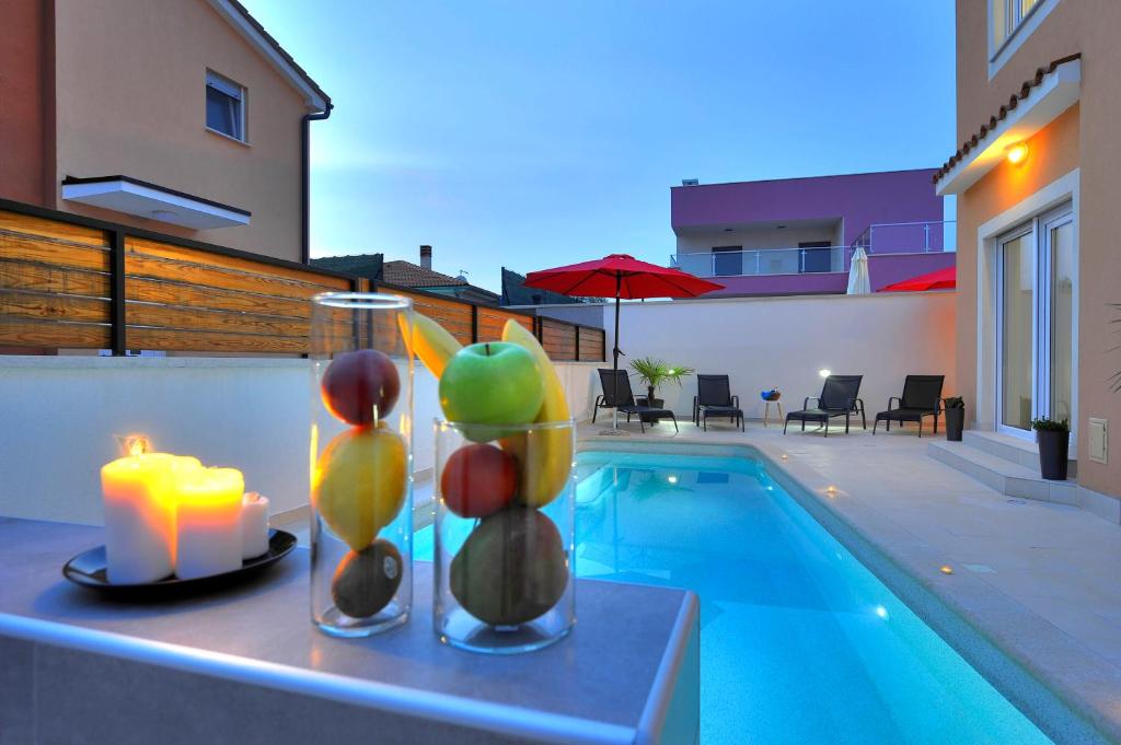 Basen w obiekcie Villa with private pool in village Jadreški lub w pobliżu