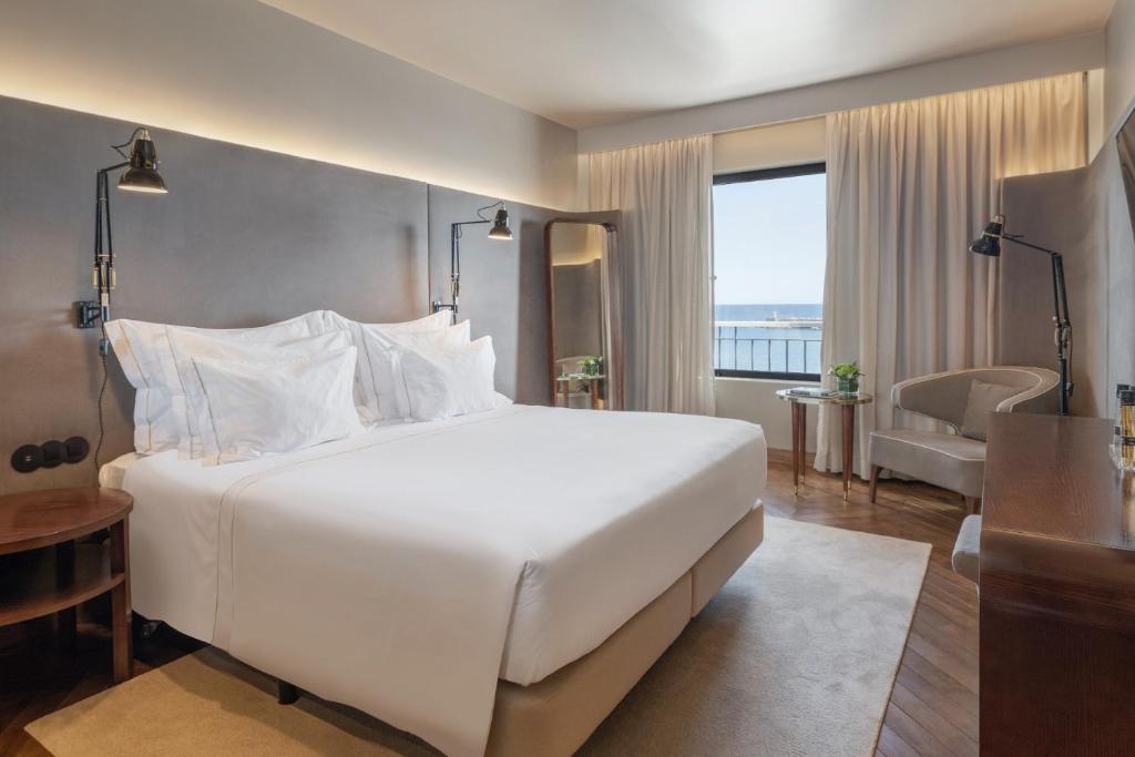 Postel nebo postele na pokoji v ubytování Grand Hotel Açores Atlântico