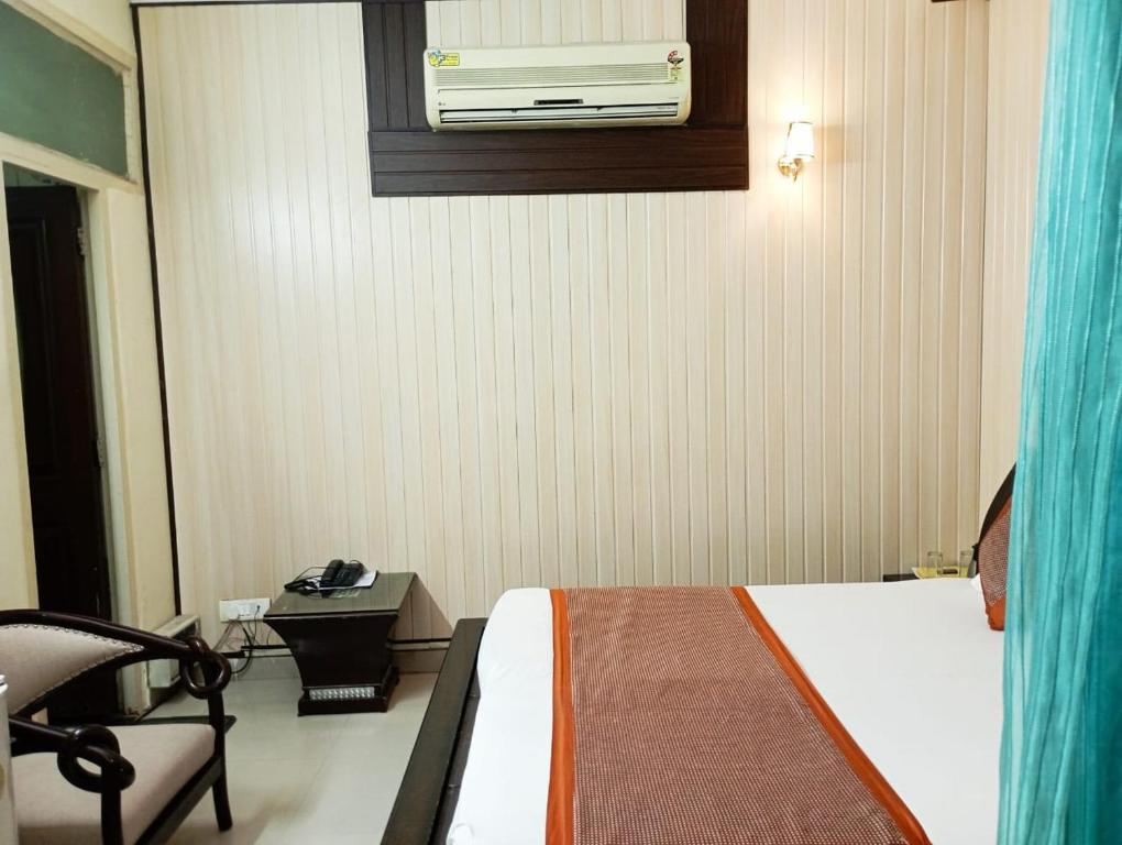 Postel nebo postele na pokoji v ubytování Hotel Home Stay Dwarka