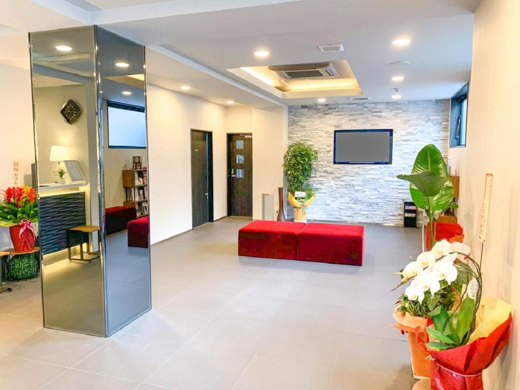 TV a/nebo společenská místnost v ubytování HOTEL LiVEMAX Okayama West
