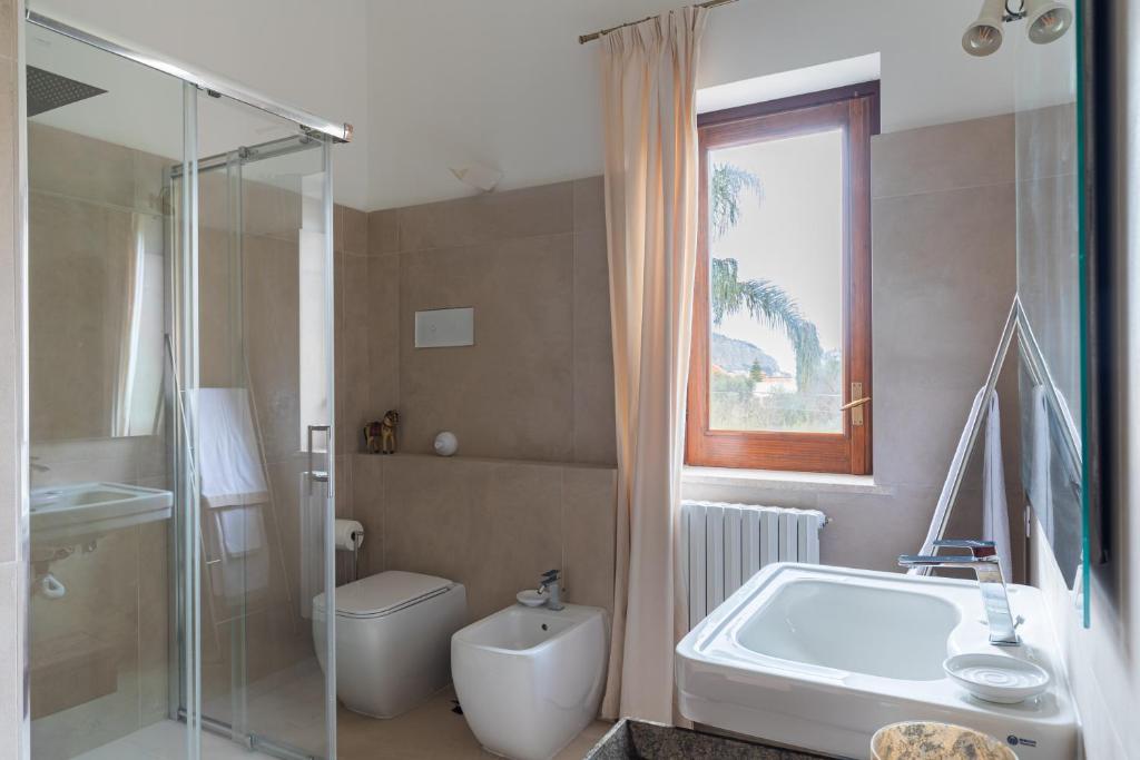 a bathroom with a tub and a toilet and a shower at Domus Orestea Luxury Suites in Palermo