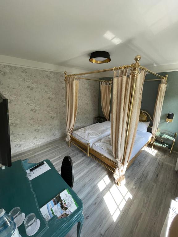 Postel nebo postele na pokoji v ubytování Haus Hennesburg, garni