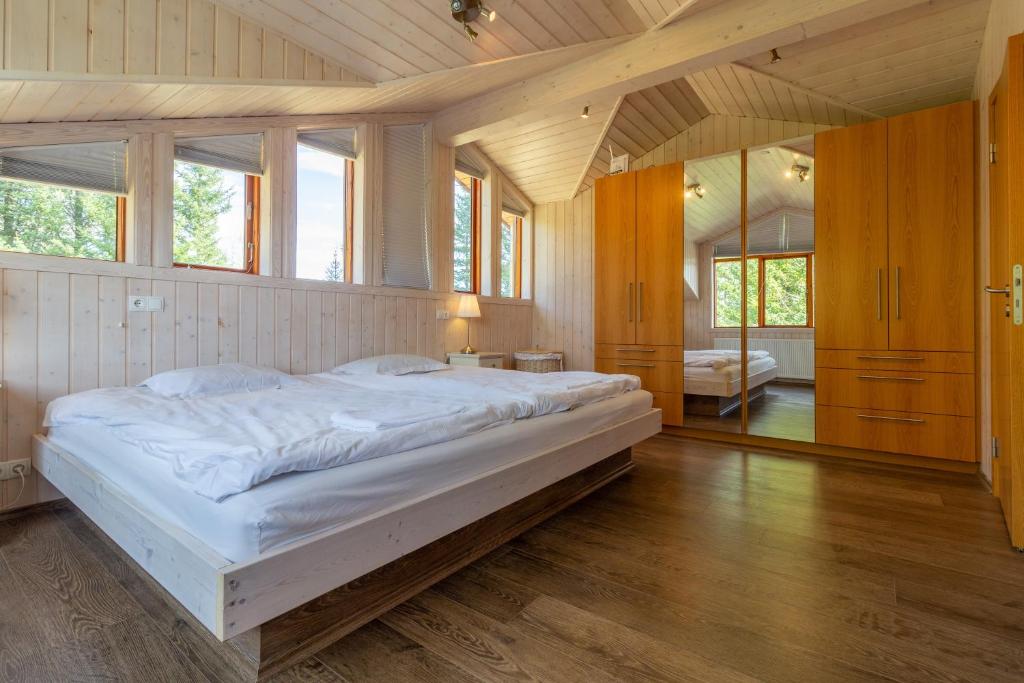 Letto o letti in una camera di Gorgeous Riverside Lodge in the South of Iceland