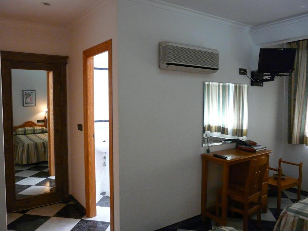Postel nebo postele na pokoji v ubytování Hotel Guillermo II