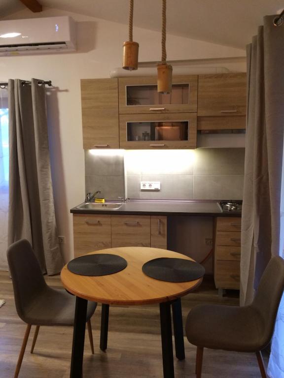 Kuchyň nebo kuchyňský kout v ubytování Daniel Apartman