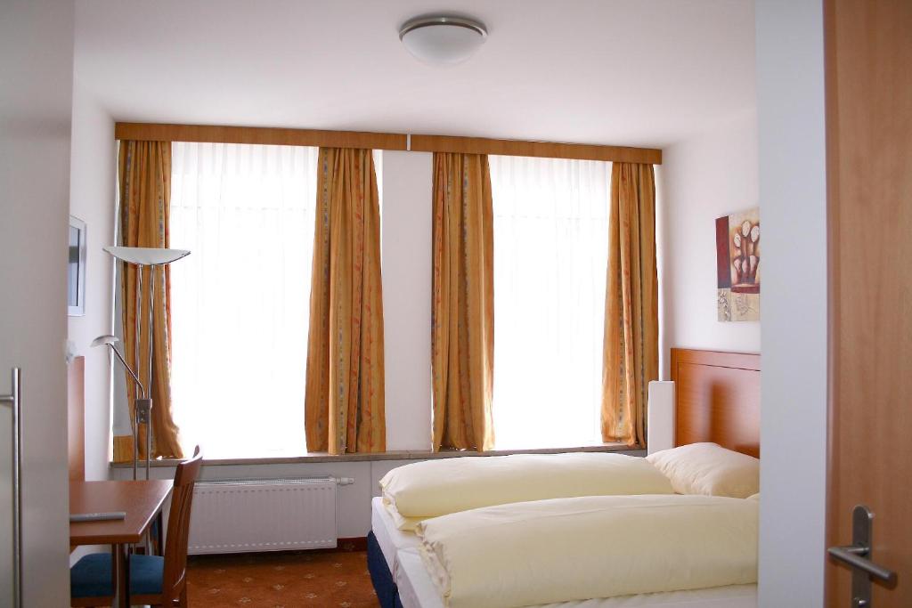 
Family Room (5 Adults)
