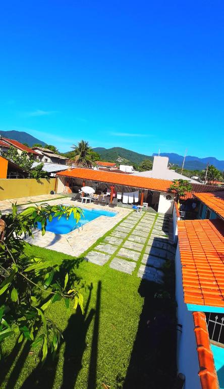 an aerial view of a resort with a swimming pool at Recanto Isla Pousada in Ubatuba