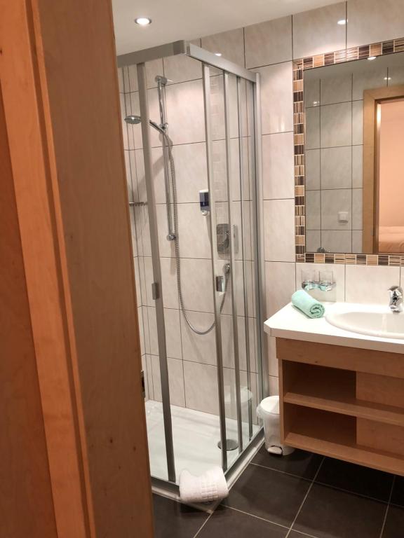 Koupelna v ubytování Hotel Garni Central - Zimmer - Studios - Apartments