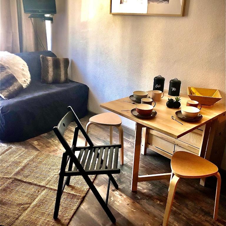 Posedenie v ubytovaní Charmant studio au pieds des remontées mécaniques.