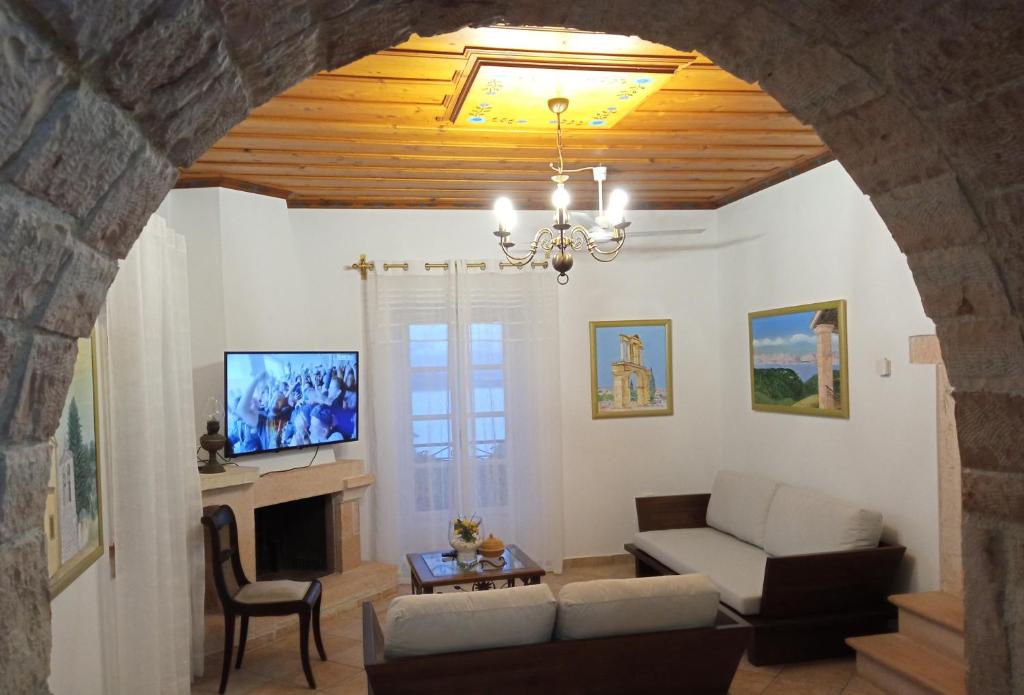 A television and/or entertainment centre at Traditional Stone Villa Olympia