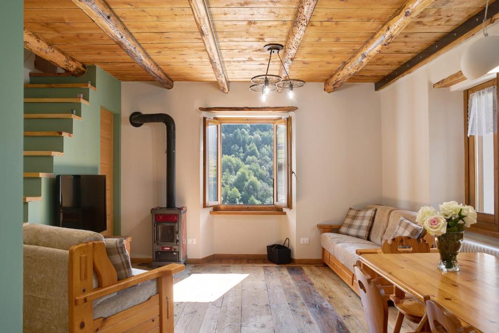 a living room with a couch and a table at Bellavista in Chiesa in Valmalenco