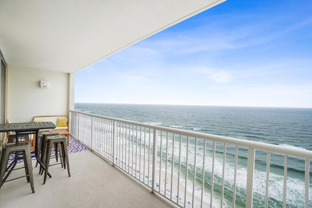 Majestic Beach Resort Tower 2 by Panhandle Getaways - Three-Bedroom Apartment