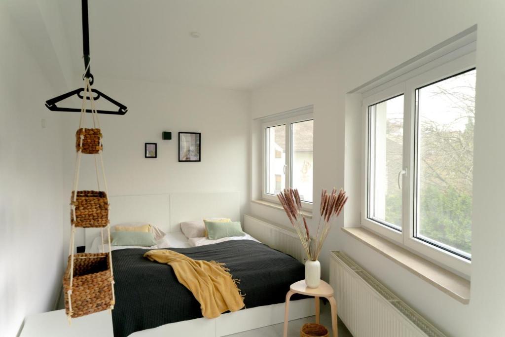 A bed or beds in a room at Familienapartment Reifnitz