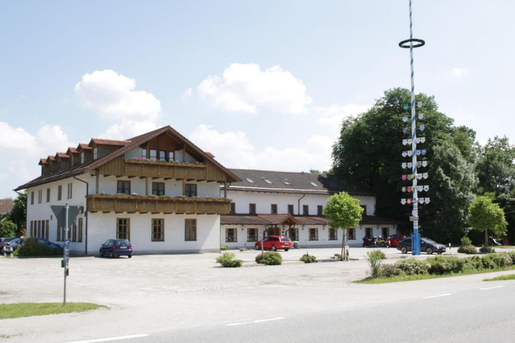 a building with a parking lot in front of it at Landgasthof Pauliwirt in Erharting