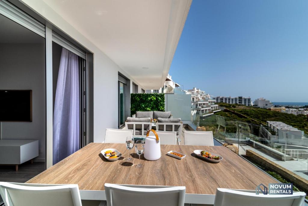 Posedenie v ubytovaní Newly Built 3-BDRM Luxury Apt w/ Stunning Sea Views