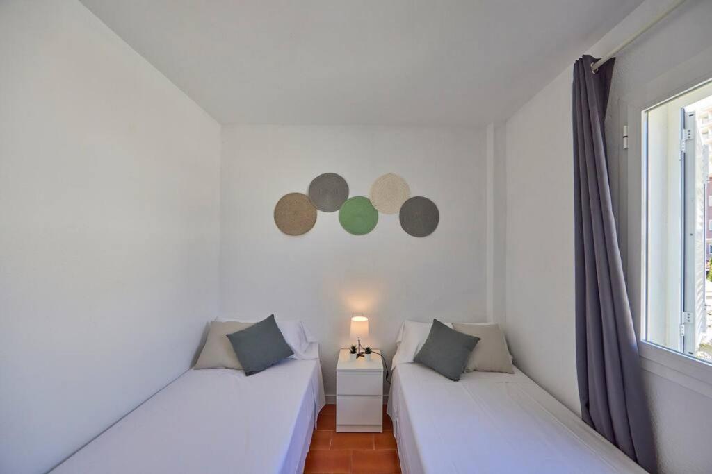 Postel nebo postele na pokoji v ubytování Nura Houses Magaluf Apartment 4