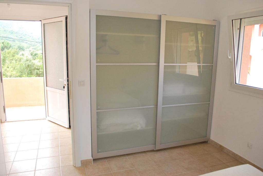 a glass closet in a room with a door at Residence Conca Blue in Conca