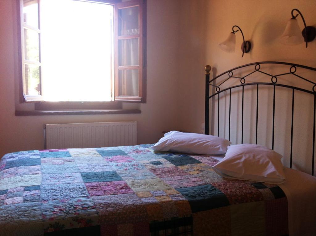 Łóżko lub łóżka w pokoju w obiekcie Guesthouse Kolenti