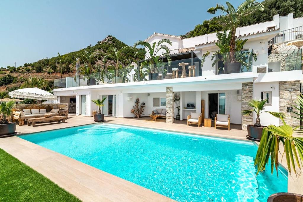Balinese villa with stunning views Malaga, Málaga – Updated ...