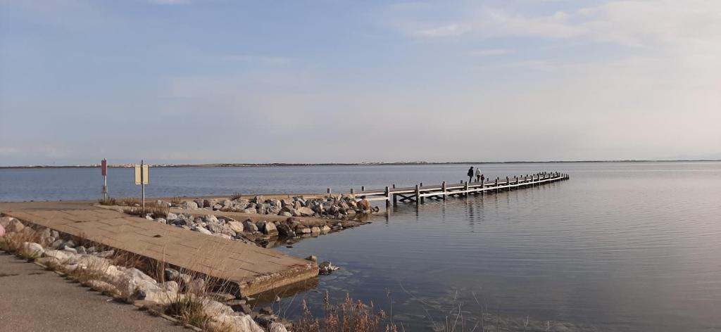 Fotografia z galérie ubytovania Leucate,à 8mn, presqu'ile de Port Fitou sur l'étang de Leucate,cadre idyllique v destinácii Fitou