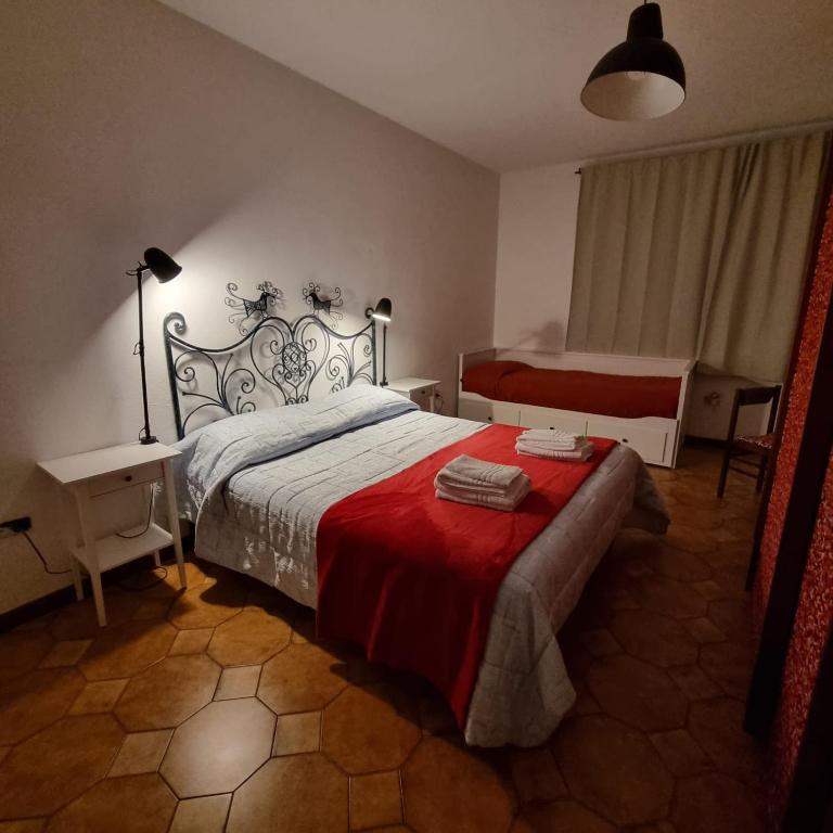 Sa Stiddiosa Guesthouse - Habitación Familiar Con Baño Privado