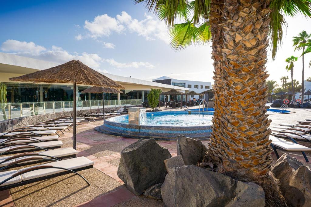 Bazén v ubytovaní LANZAROTE PRIME SPORTS by Vitalclass Lanzarote Resort alebo v jeho blízkosti