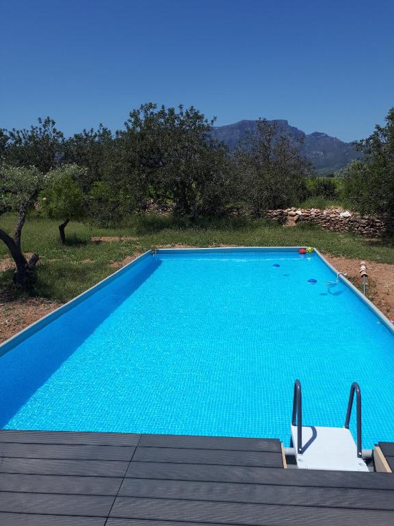 The swimming pool at or close to Casa de Bello