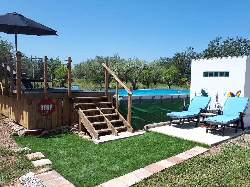 The swimming pool at or close to Casa de Bello
