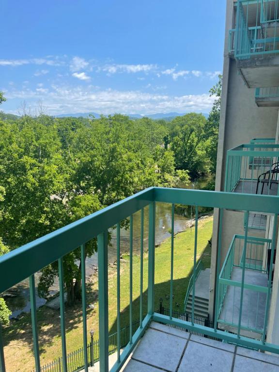 Newly Renovated River Place Condos 502, Pigeon (updated prices 2024)