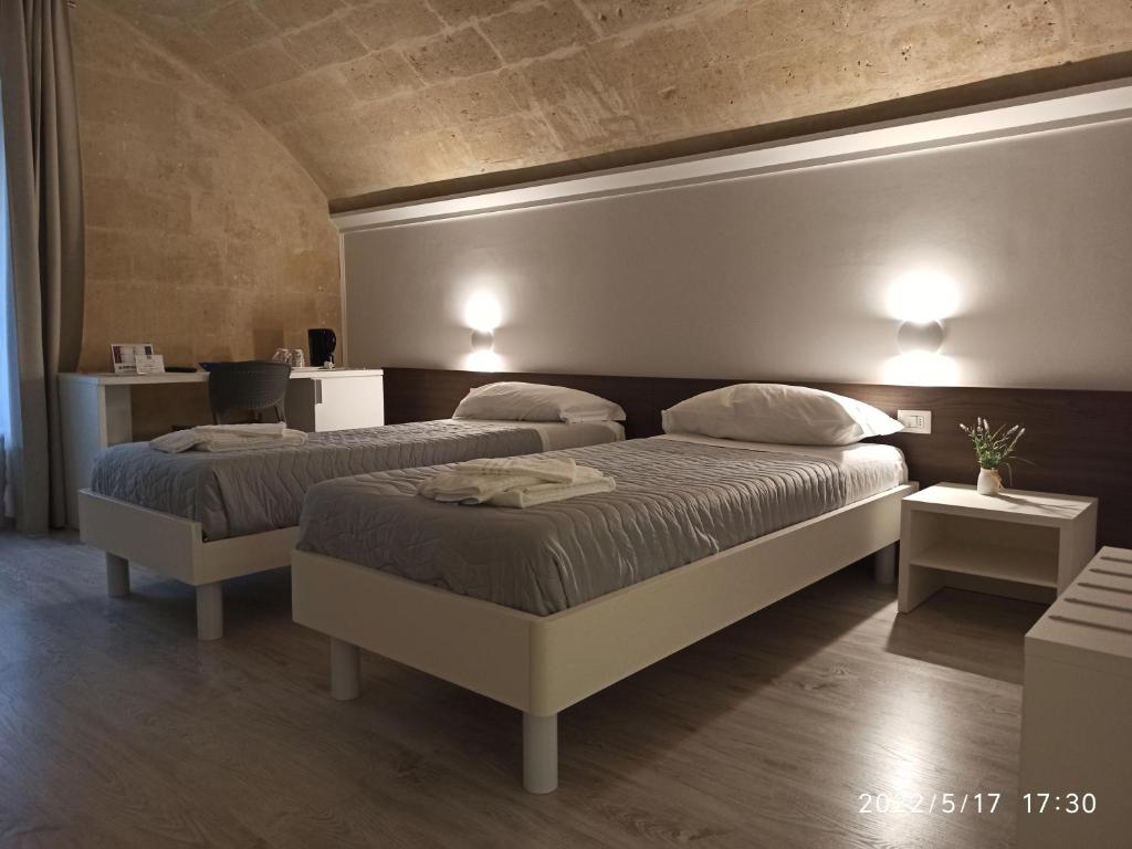Postel nebo postele na pokoji v ubytování In & Out Matera