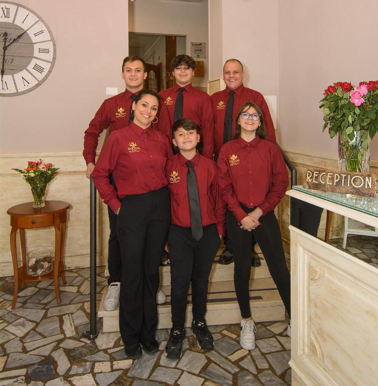 Členové personálu v ubytování Hotel Maria
