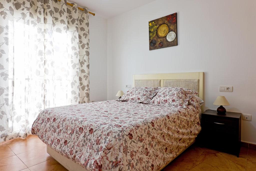 a bedroom with a bed and a window at Relaxing Beach Apartment in Fuengirola AC&WIFI in Fuengirola