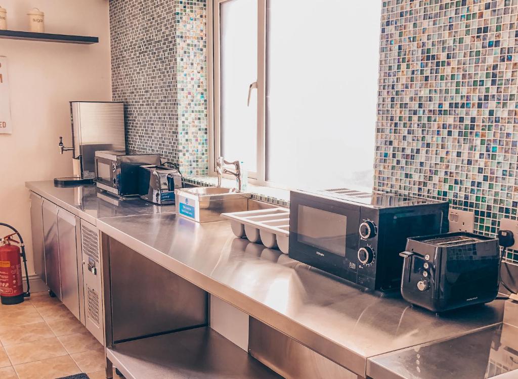Kuchyň nebo kuchyňský kout v ubytování Brú Radharc na Mara - Sea View Hostel
