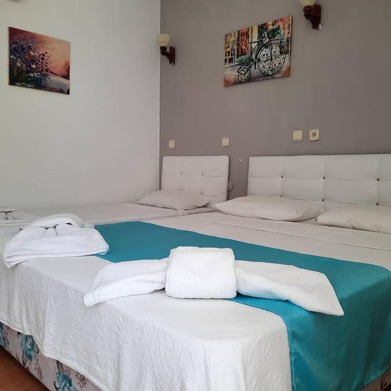 Ein Bett oder Betten in einem Zimmer der Unterkunft Adrasan Maviay Hotel