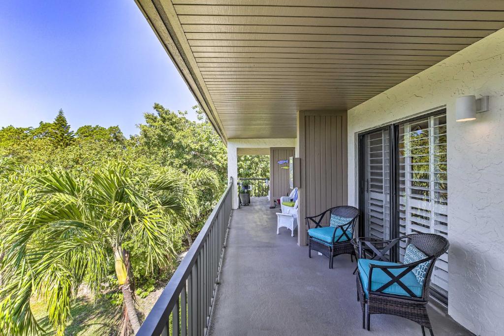 Coastal Condo with Pool Access Less Than 1 Mi to Beach! - Appartement