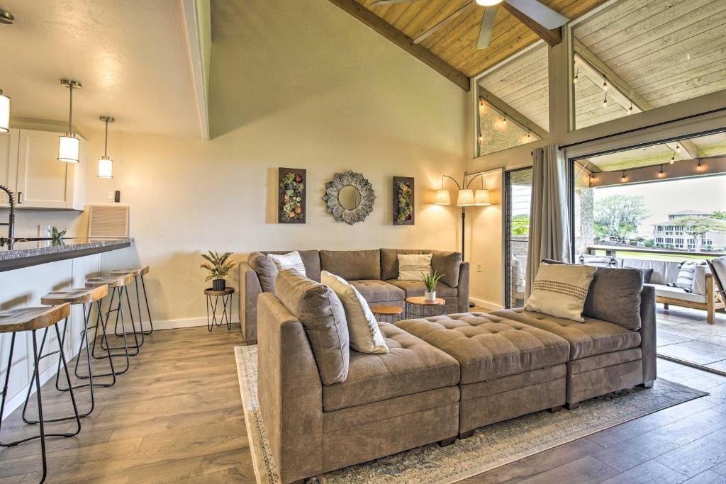 a living room with a couch and a bar at Chic Waikoloa Condo with Lanai and Complex Pools! in Waikoloa